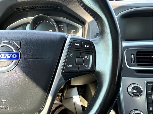 Used 2018 Volvo S60 T5 Inscription Platinum image 16