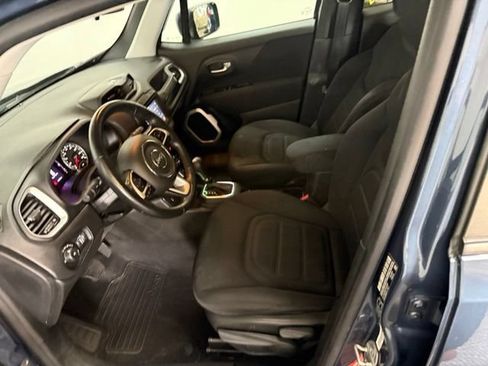 Used 2020 Jeep Renegade Latitude w/ Cold Weather Group AWD/4WD image 20