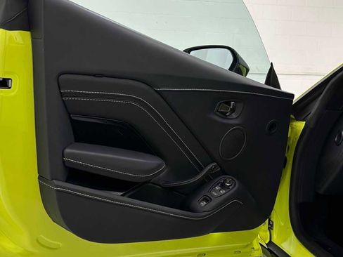 Used 2022 Aston Martin V8 Vantage image 20