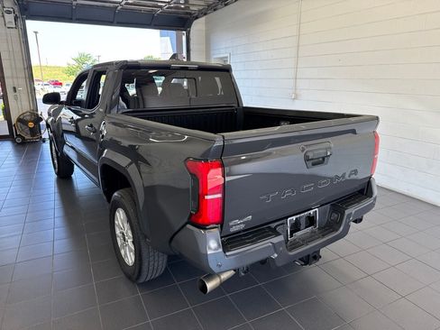 Certified 2025 Toyota Tacoma SR5 w/ SR5 Upgrade Package AWD/4WD image 6