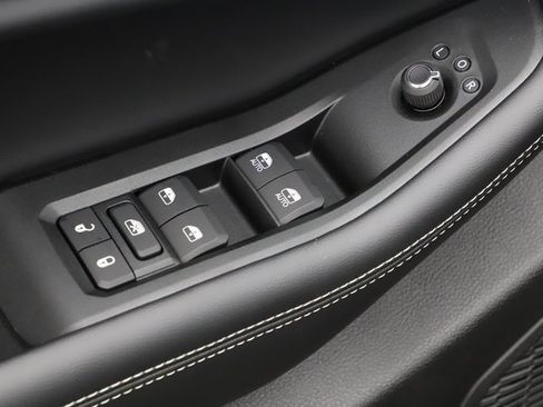 New 2025 Jeep Grand Cherokee L Altitude image 16