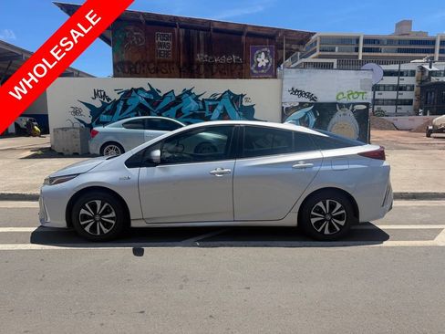 Used 2018 Toyota Prius Prime Plus w/ Carpet Mat Package FWD image 2