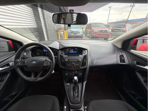 Used 2015 Ford Focus SE FWD image 13