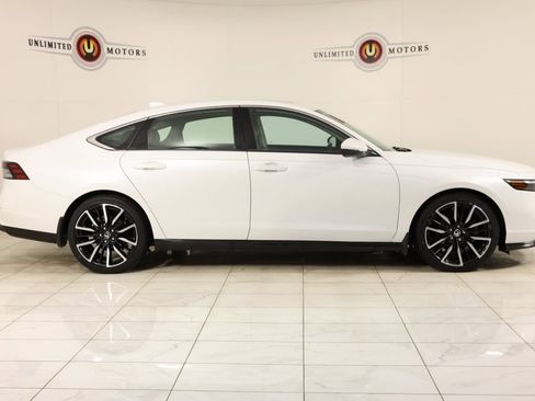 Used 2024 Honda Accord Touring image 2