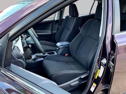 Used 2017 Toyota RAV4 XLE w/ Premium Special Value Package FWD image 8