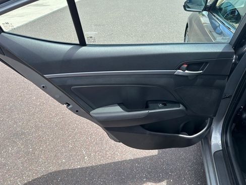 Used 2017 Hyundai Elantra Limited FWD image 13