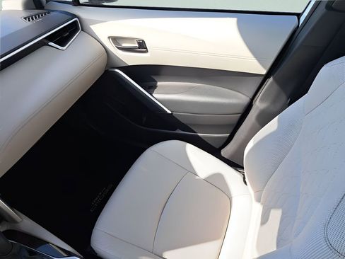 Certified 2025 Toyota Corolla Cross LE image 12