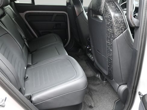New 2026 Land Rover Defender 110 AWD/4WD image 8