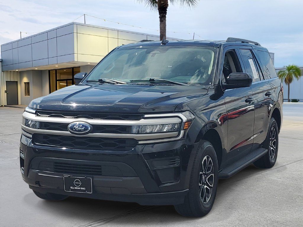 Used 2024 Ford Expedition XLT AWD/4WD image 1