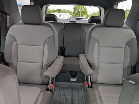 Used 2023 Chevrolet Traverse LT FWD image 16