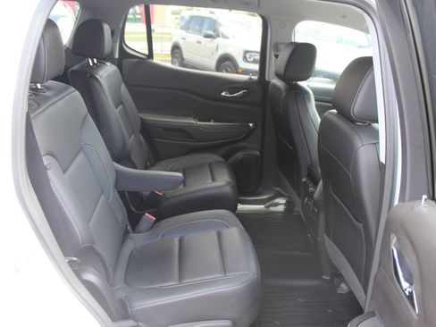 Used 2023 GMC Acadia SLT w/ LPO, Floor Liner Package AWD/4WD image 15