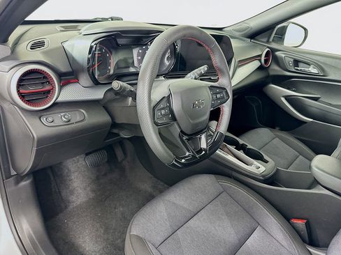 Used 2024 Chevrolet Trax RS FWD image 9
