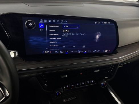 Used 2025 Chevrolet Suburban Premier image 15