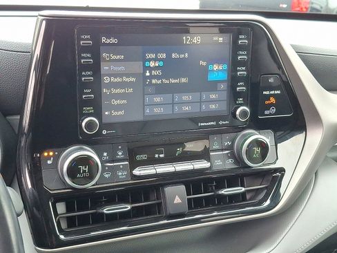 Used 2021 Toyota Highlander XLE image 18