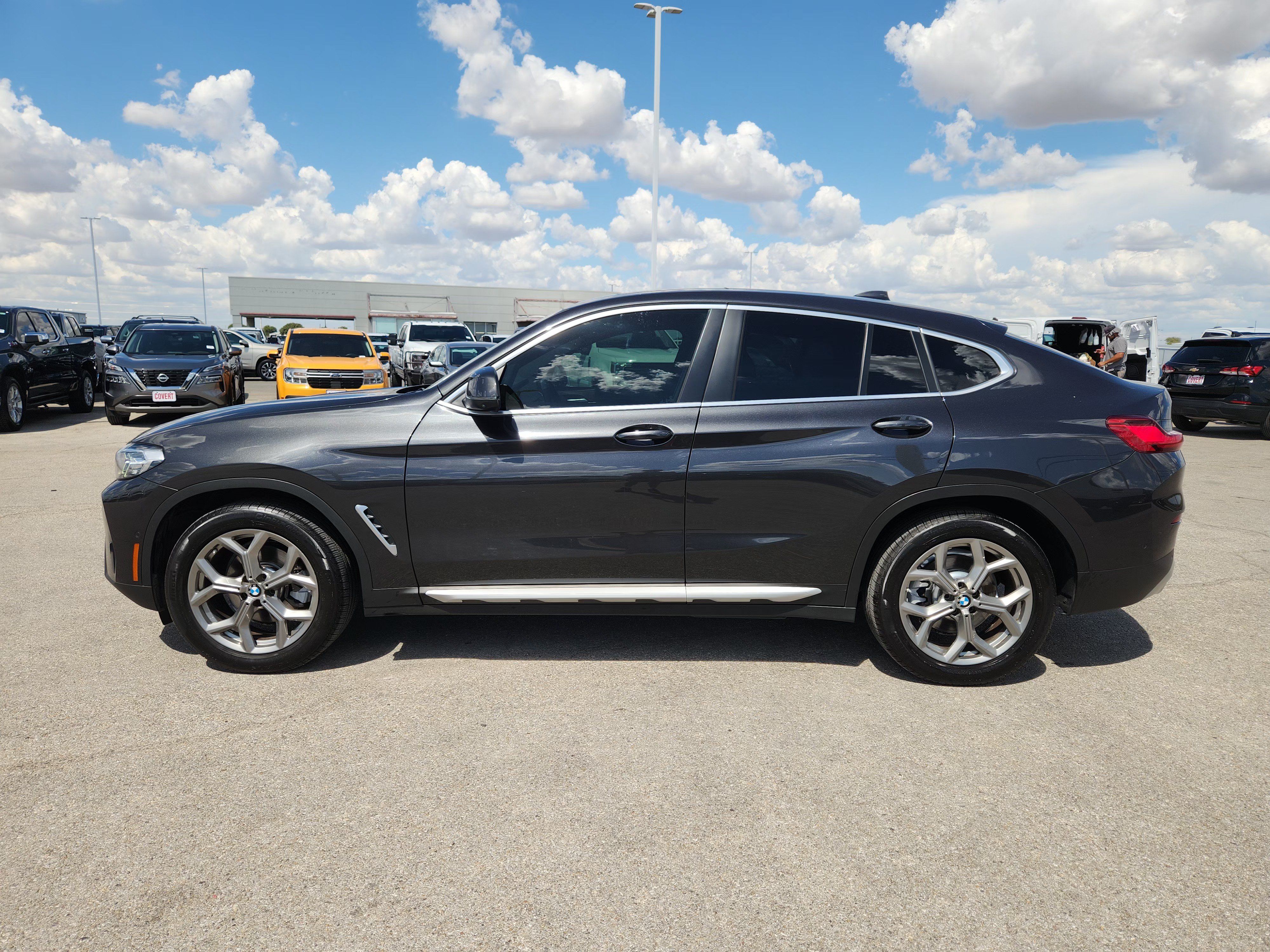 Used 2024 BMW X4 xDrive30i w/ Parking Assistance Package AWD/4WD image 4
