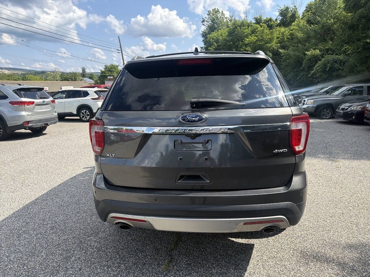 Used 2017 Ford Explorer XLT w/ Equipment Group 202A AWD/4WD image 7