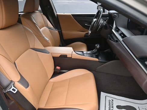 Used 2019 Lexus ES 300h w/ Premium Package FWD image 29