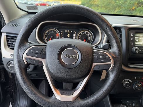 Used 2016 Jeep Cherokee Sport AWD/4WD image 25