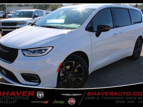 New 2026 Chrysler Pacifica Select image 1