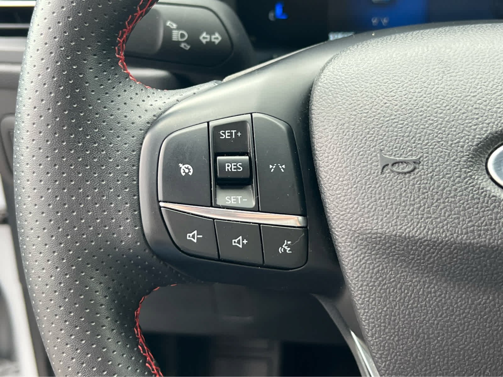 Used 2025 Ford Escape ST-Line Select AWD/4WD image 32