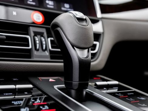 Certified 2026 Porsche Macan AWD/4WD image 19