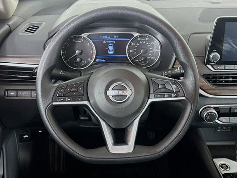 Used 2025 Nissan Altima 2.5 SV image 18