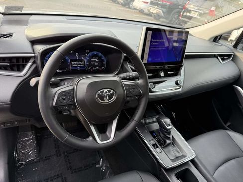 Used 2026 Toyota Corolla Cross XLE w/ Convenience Package AWD/4WD image 2