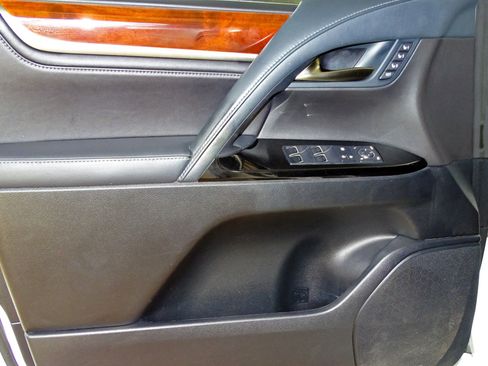 Used 2016 Lexus LX 570 4WD image 8