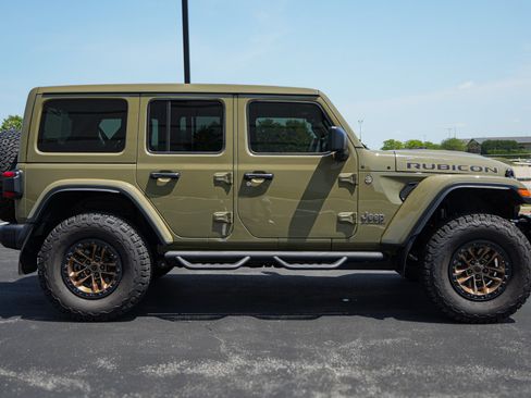 Used 2026 Jeep Wrangler Unlimited Rubicon AWD/4WD image 3