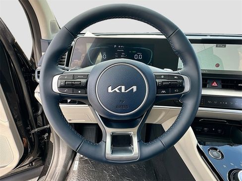 Used 2025 Kia Sportage EX w/ EX Premium Package image 11