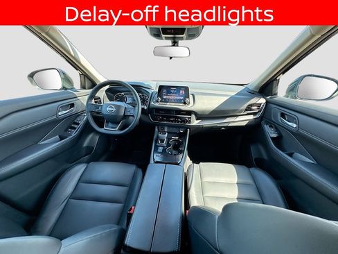 Used 2025 Nissan Rogue SV w/ SV Premium Package image 12