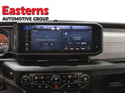 Used 2025 Jeep Wrangler Unlimited Sahara AWD/4WD image 12