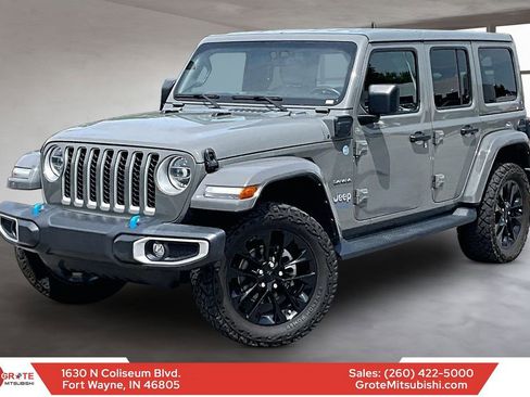 Used 2022 Jeep Wrangler Unlimited Sahara w/ Cold Weather Group AWD/4WD image 1