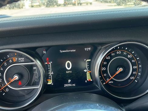 Used 2022 Jeep Gladiator Overland w/ Popular Equipment Package AWD/4WD image 13