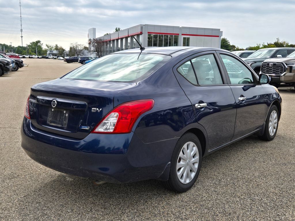 Used 2012 Nissan Versa SV FWD image 6
