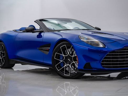 Used 2026 Aston Martin Vanquish Convertible RWD image 2