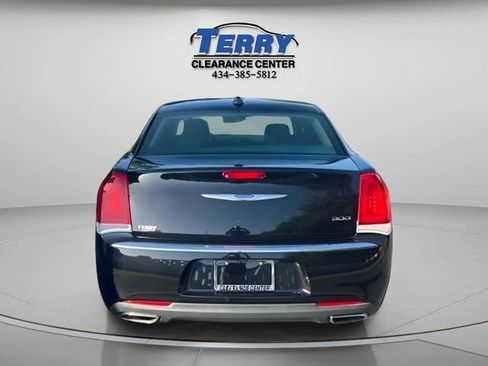 Used 2019 Chrysler 300 Limited RWD image 5
