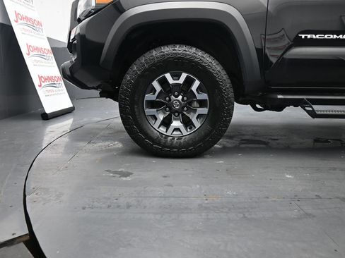 Used 2022 Toyota Tacoma TRD Off-Road image 15