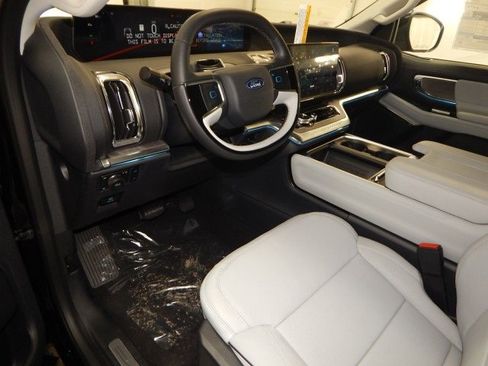 New 2025 Ford Expedition Platinum w/ Platinum Ultimate Package image 13