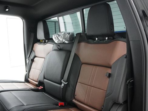 New 2026 Chevrolet Silverado 1500 High Country w/ High Country Premium Package AWD/4WD image 37