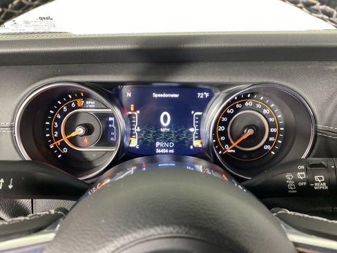 Used 2022 Jeep Wrangler Unlimited Sahara w/ LED Lighting Group AWD/4WD image 23