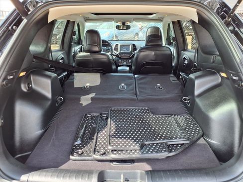 Used 2020 Jeep Cherokee Latitude Plus w/ Cold Weather Group image 23