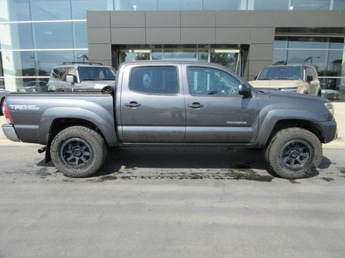 Used 2012 Toyota Tacoma 4x4 Double Cab w/ TRD Off-Road Pkg image 12