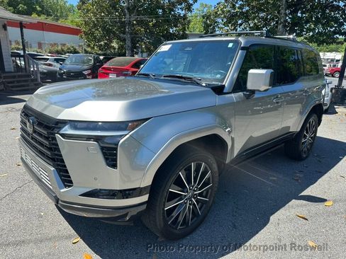 Used 2024 Lexus GX 550 w/ Accessory Package (Z1) AWD/4WD image 7