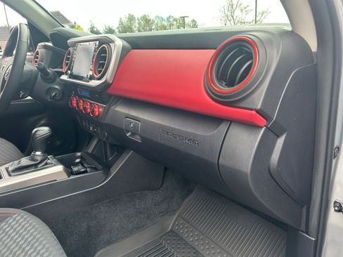 Used 2022 Toyota Tacoma SR5 AWD/4WD image 26