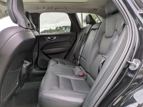 Used 2024 Volvo XC60 B5 Plus image 15