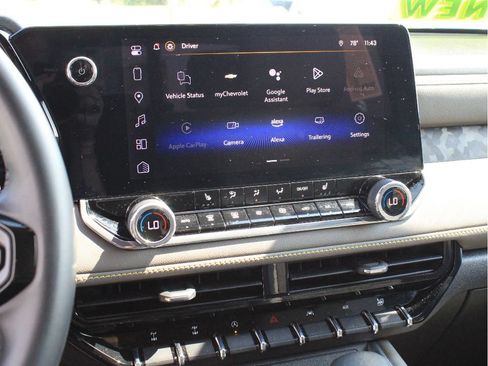 Used 2024 Chevrolet Colorado ZR2 w/ Safety Package AWD/4WD image 21