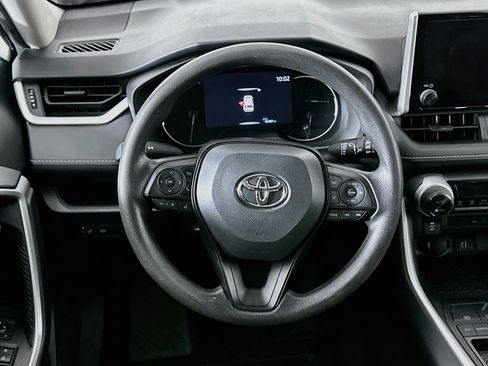 Used 2025 Toyota RAV4 XLE FWD image 18