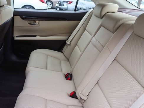 Used 2016 Lexus ES 300h image 18