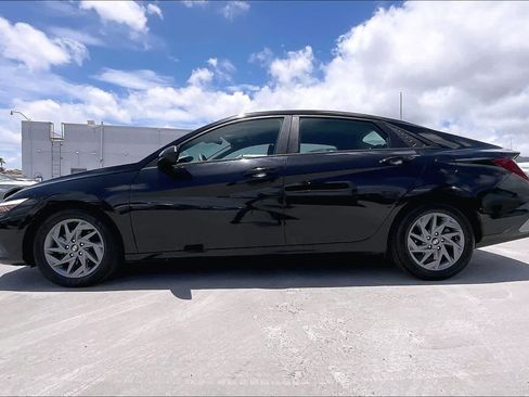 Used 2024 Hyundai Elantra SEL FWD image 3